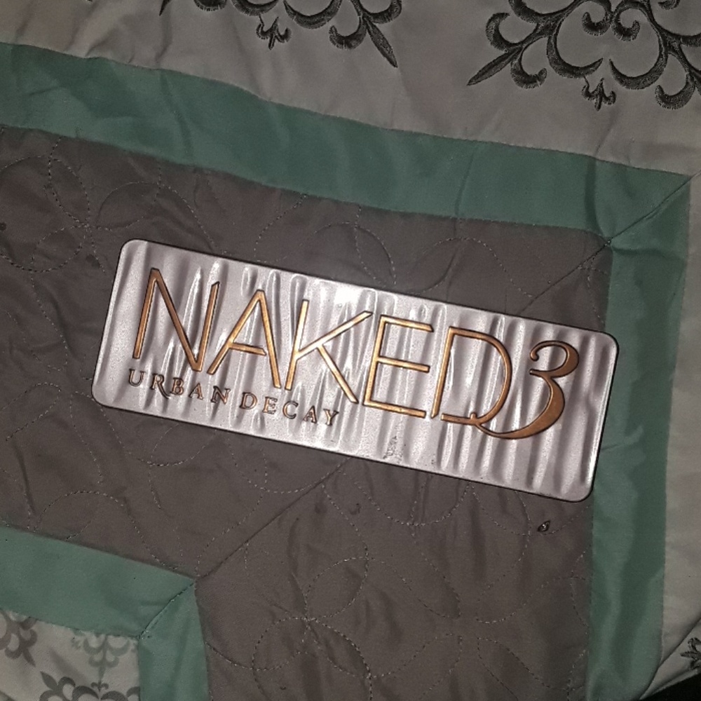 Makeup pallet w/ brush